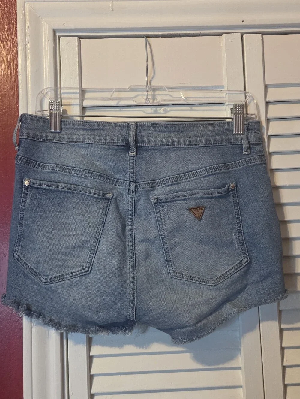 MINT CONDITION!! GUESS Distressed Denim Cut Off Shorts Size 30 Light Wash w/Logo